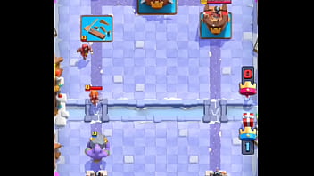 Me cojo a mi rival en clash royale con cementerio y hielo*se rinde*