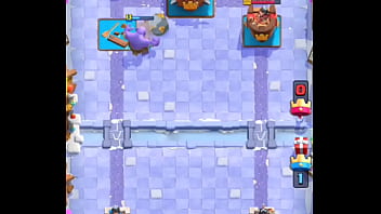 Me cojo a mi rival en clash royale con cementerio y hielo*se rinde*