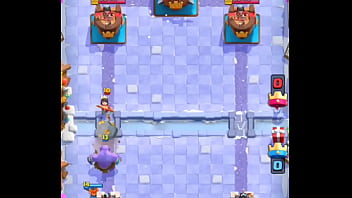 Me cojo a mi rival en clash royale con cementerio y hielo*se rinde*