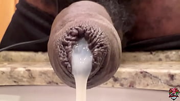 Acho que postei um pedaço desse vídeo em algum momento mas ontem vi esse trecho no cel e resolvi repostar #uncut #cum Acho que postei um pedaço desse vídeo em algum momento mas ontem vi esse trecho no cel e resolvi repostar #uncut #cum