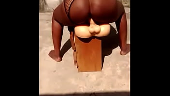 Elvie slutty sexy en extérieur partie 3