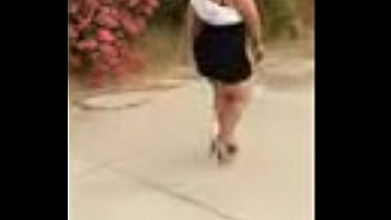 Nalgona enseña la cola