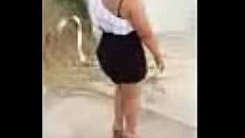 Nalgona enseña la cola