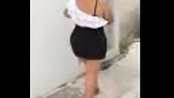 Nalgona enseña la cola