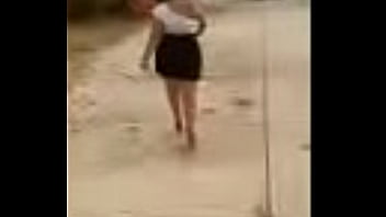 Nalgona enseña la cola