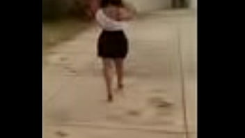 Nalgona enseña la cola