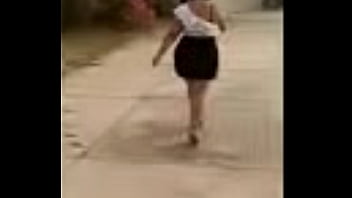 Nalgona enseña la cola