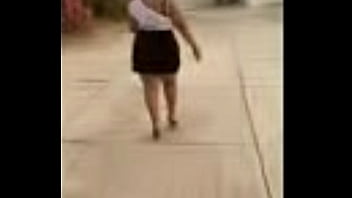 Nalgona enseña la cola