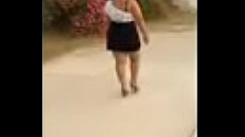 Nalgona enseña la cola