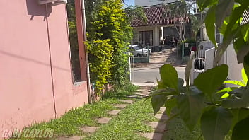 Corno foi viajar chamei o vizinho para me comer enquanto a mulher estava fora fiz uma vídeo chamada para o corno ver Corno foi viajar chamei o vizinho para me comer enquanto a mulher estava fora fiz uma vídeo chamada para o corno ver