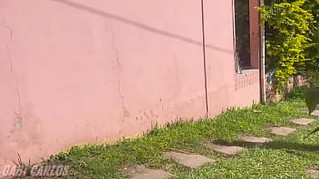 Corno foi viajar chamei o vizinho para me comer enquanto a mulher estava fora fiz uma vídeo chamada para o corno ver