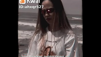 Novinha linda indo embora