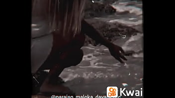 Novinha linda indo embora