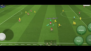 Jogando efootball e batendo uma para minha prima safada