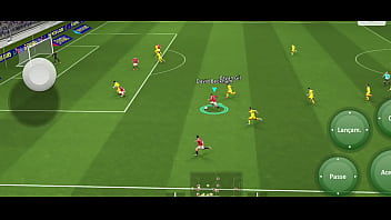 Jogando efootball e batendo uma para minha prima safada