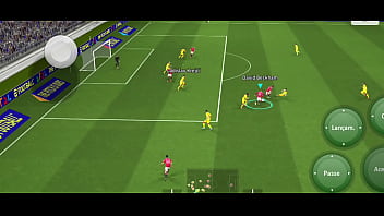 Jogando efootball e batendo uma para minha prima safada