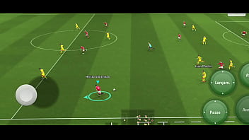 Jogando efootball e batendo uma para minha prima safada