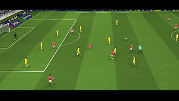 Jogando efootball e batendo uma para minha prima safada