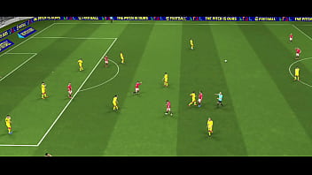 Jogando efootball e batendo uma para minha prima safada