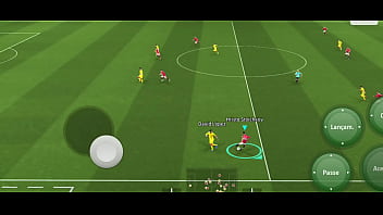 Jogando efootball e batendo uma para minha prima safada