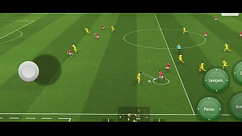 Jogando efootball e batendo uma para minha prima safada