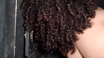 Levei a irmã da minha mulher para conhecer o glory hole e a safada entrou na pica