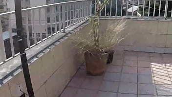 Casal flagrado fazendo sexo em terraço na lapa no rj