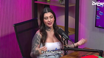 Sacanagem entre as gostosas durante as gravações