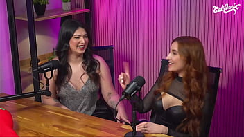 Sacanagem entre as gostosas durante as gravações