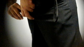 Segurança Do Supermercado Davo Banheirao Mijando thumbnail