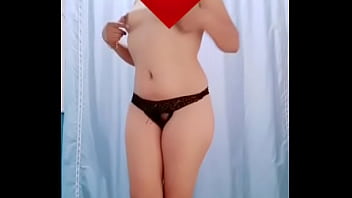 Chiquita enseña coño