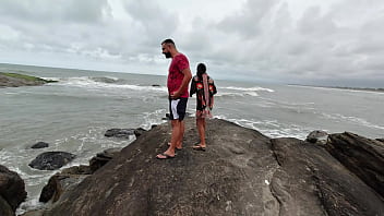 Ninfeta fodendo no mato com casal sem camisinha fomos pegos no ato e continuamos a transar