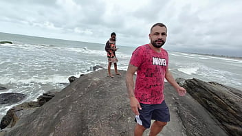 Ninfeta fodendo no mato com casal sem camisinha fomos pegos no ato e continuamos a transar