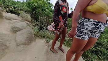 Ninfeta fodendo no mato com casal sem camisinha fomos pegos no ato e continuamos a transar