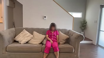 みんな仕事に行ってるからリビングでゆったりオナニーができました…ソファーがビチョビチョになっちゃう。