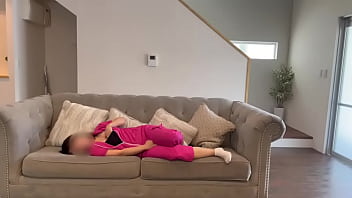 みんな仕事に行ってるからリビングでゆったりオナニーができました…ソファーがビチョビチョになっちゃう。