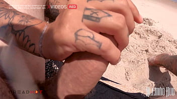 Sexo em público dread hot sentando na praia quase fomos pegos