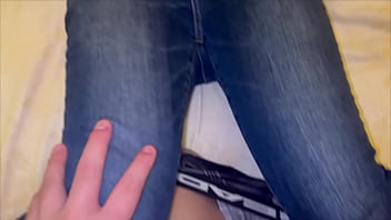 男友達と浮気sexする女子大生。彼氏の遠距離でsexしたくてもできないから我慢できずに