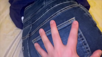 男友達と浮気sexする女子大生。彼氏の遠距離でsexしたくてもできないから我慢できずに