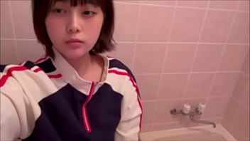 スーパーのトイレでオナニーしました。イク時に足ピンしながらイっちゃって気持ち良すぎました