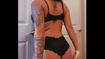 Petty jiggling booty