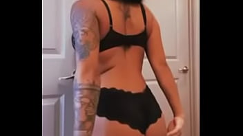 Petty jiggling booty