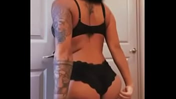 Petty jiggling booty