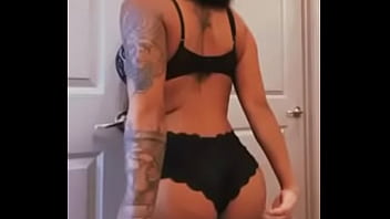 Petty jiggling booty