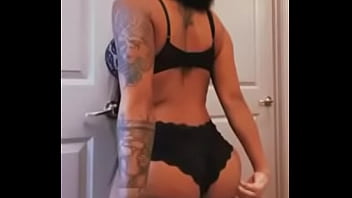 Petty jiggling booty