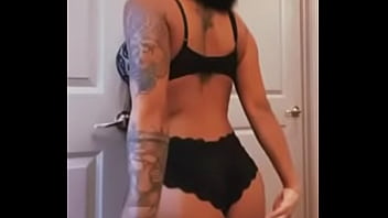 Petty jiggling booty