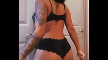 Petty jiggling booty