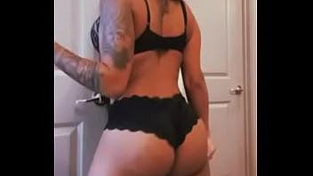 Petty jiggling booty