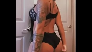 Petty jiggling booty