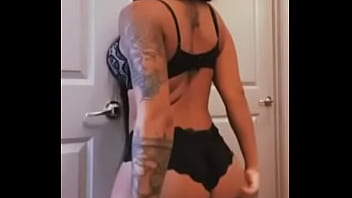 Petty jiggling booty